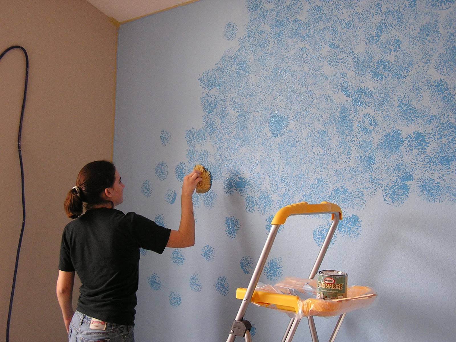 Варианты покраски стен в интерьере квартиры в два цвета и другие способы: дизайн, фото примеров