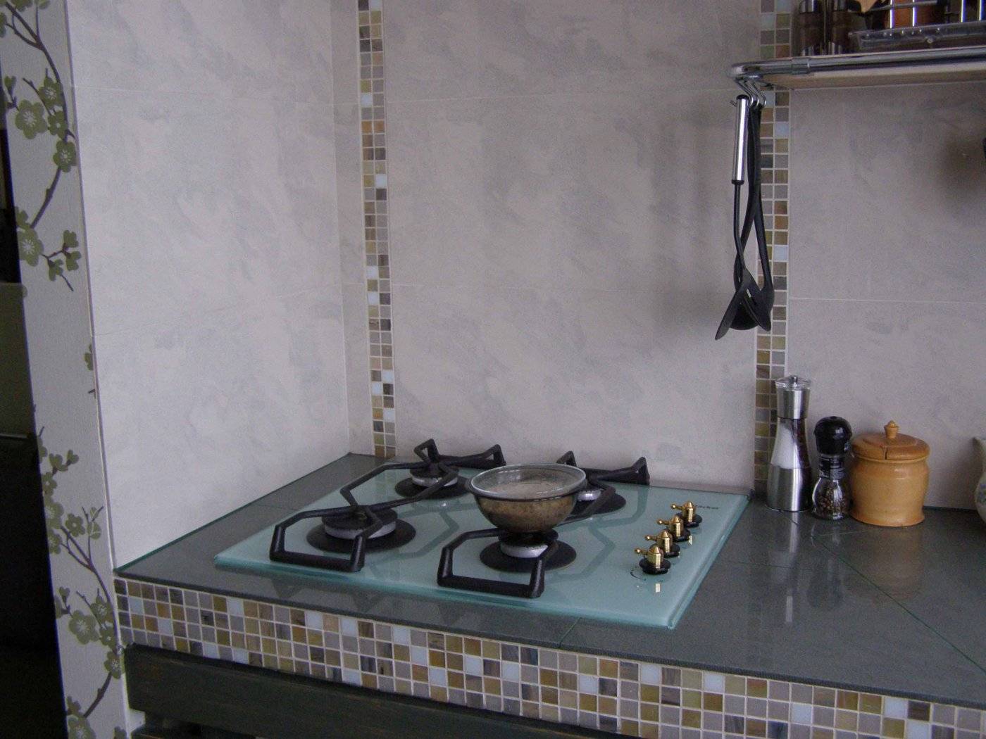 ᐉ чем закрыть стену за газовой плитой, как защитить фартук на кухне от жира? - krepmaster-surgut.ru