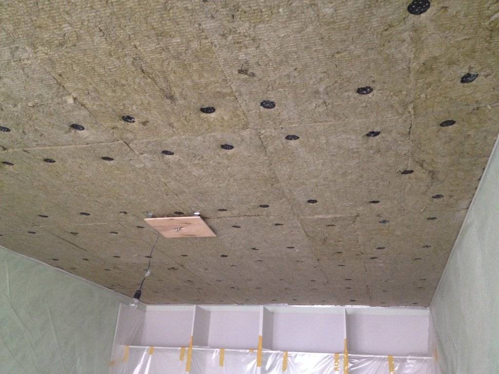 Шумоизоляция в квартире под натяжной потолок: материалы и монтаж