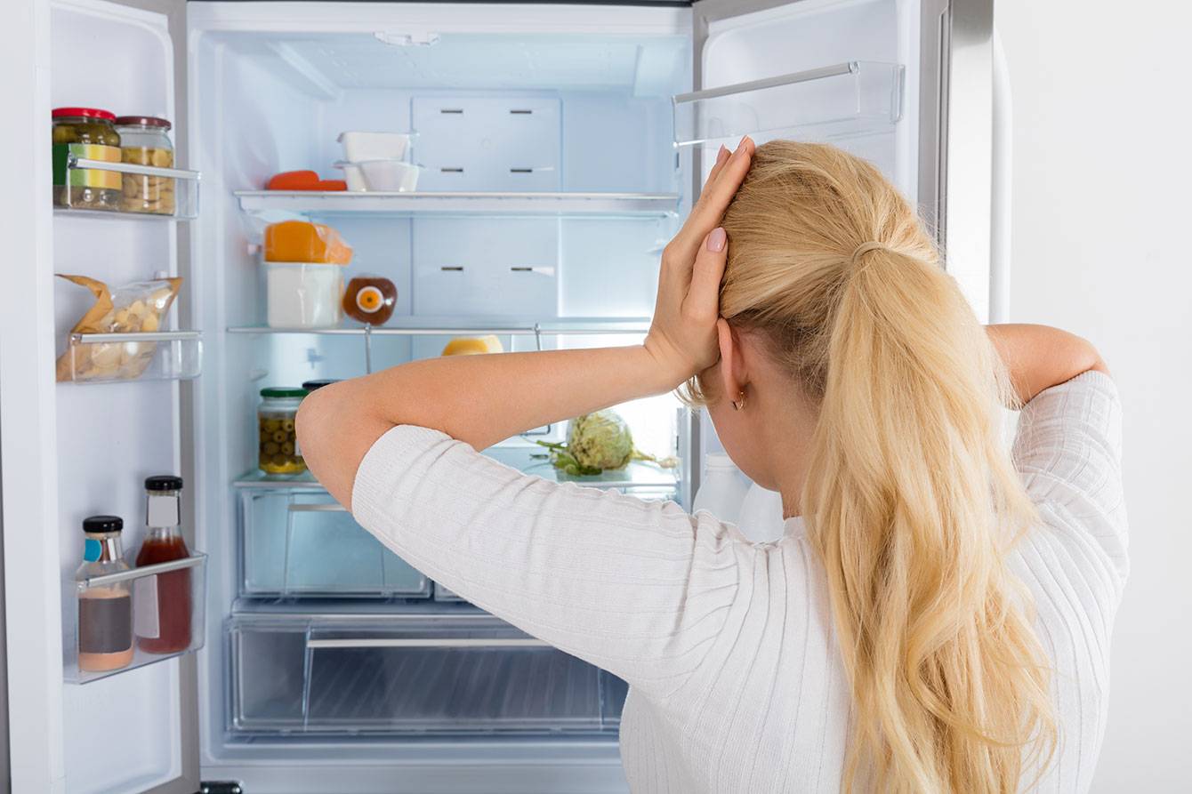 Как убрать запах в морозильной камере холодильника в домашних условиях