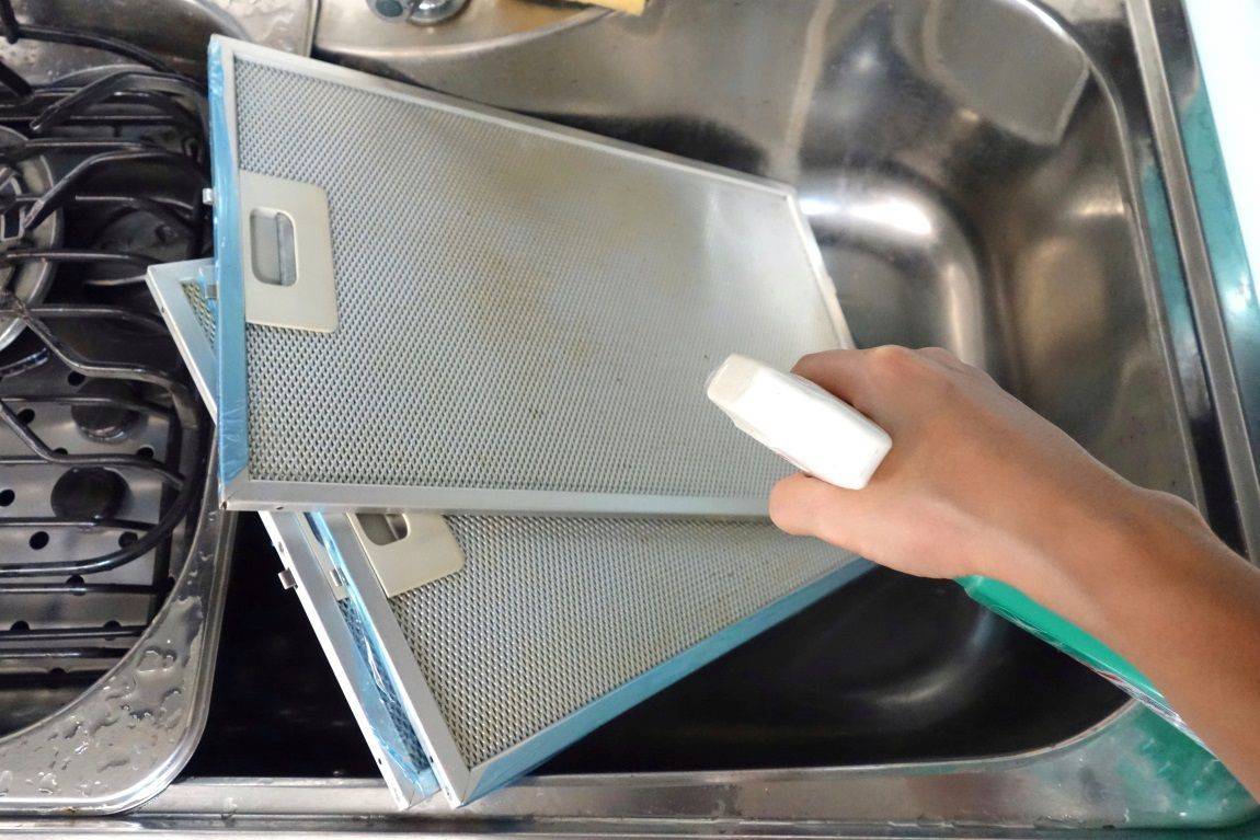 Как эффективно очистить вытяжку на кухне от жира