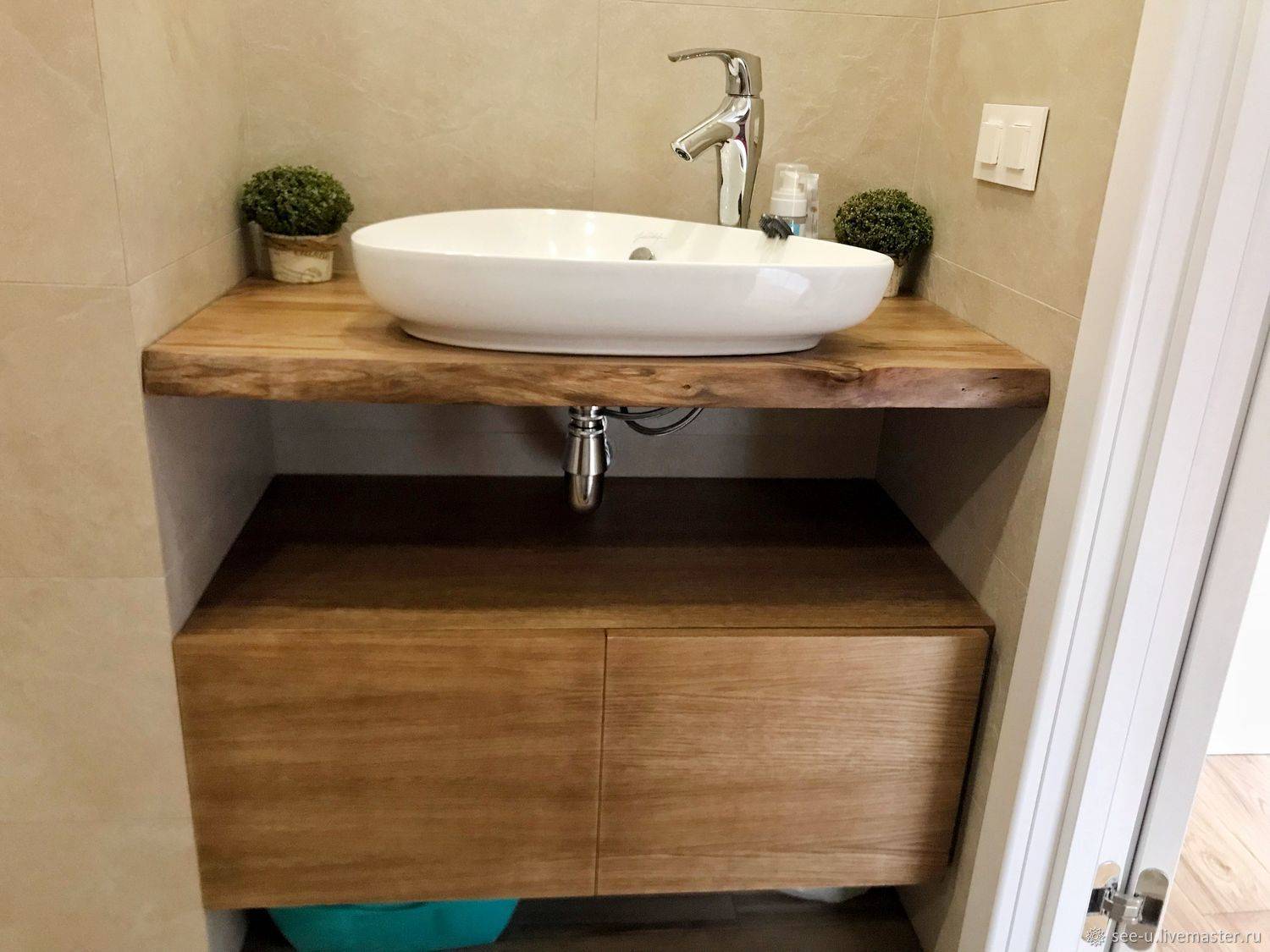 Столешница в ванной: интересный интерьер и лишняя поверхность
