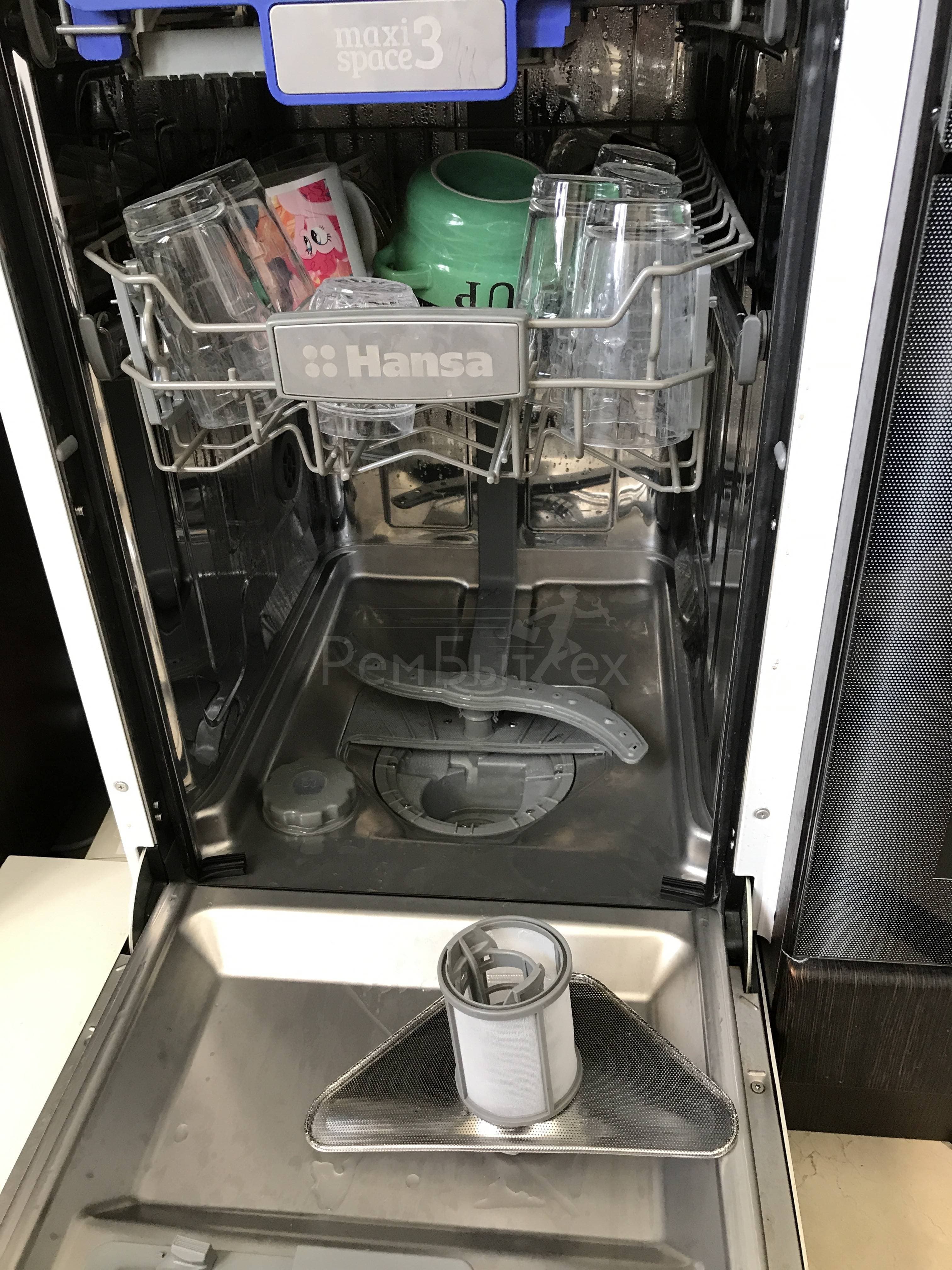 Почему посуда белая после посудомоечной машины, причина мутных разводов
