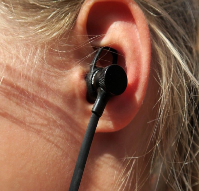 Как надевать беспроводные наушники - info headphone