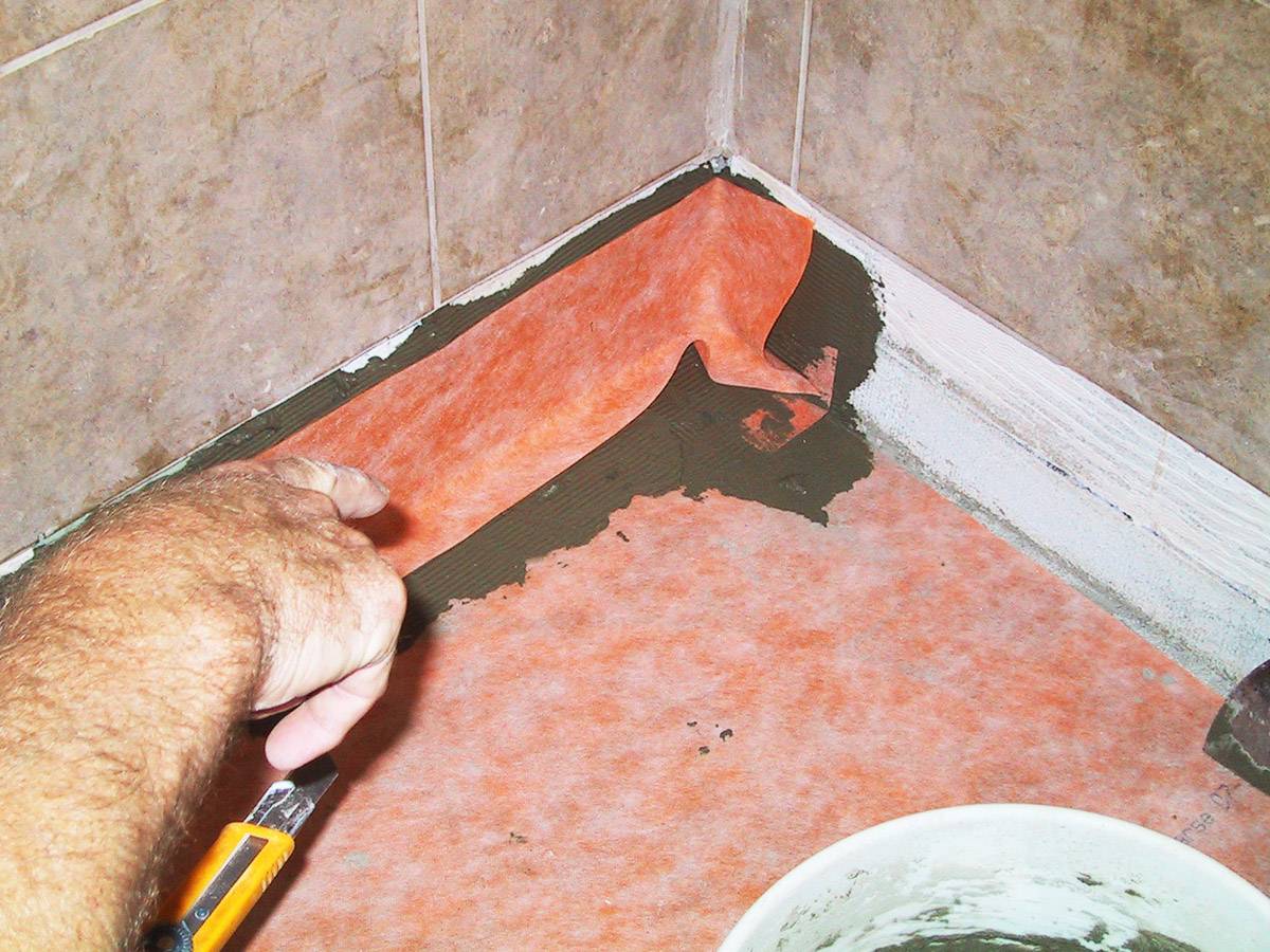 Гидроизоляция ванной комнаты под плитку – что лучше использовать из материалов