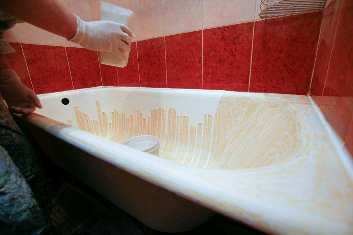 Как обновить старую ванну своими руками с минимальными вложениями