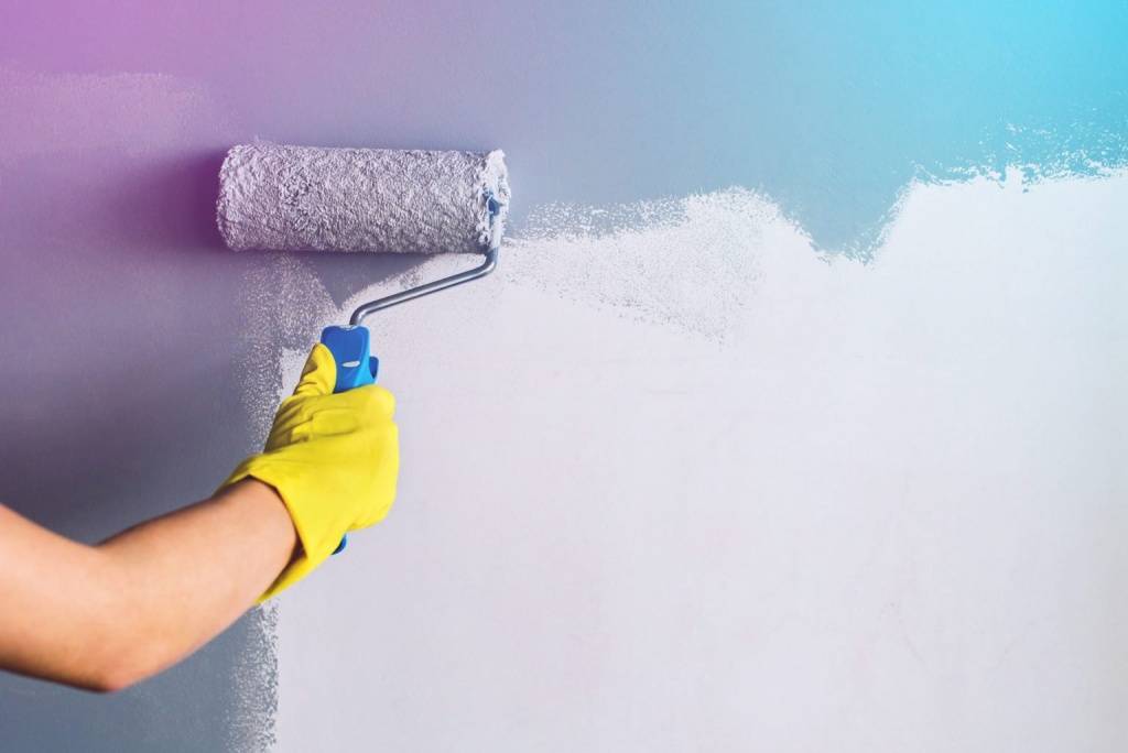 Правила и рекомендации о том, как идеально зашпаклевать и ровно покрасить стены