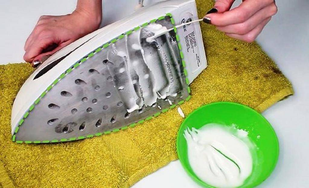Как почистить утюг от пригоревшей ткани в домашних условиях правильно