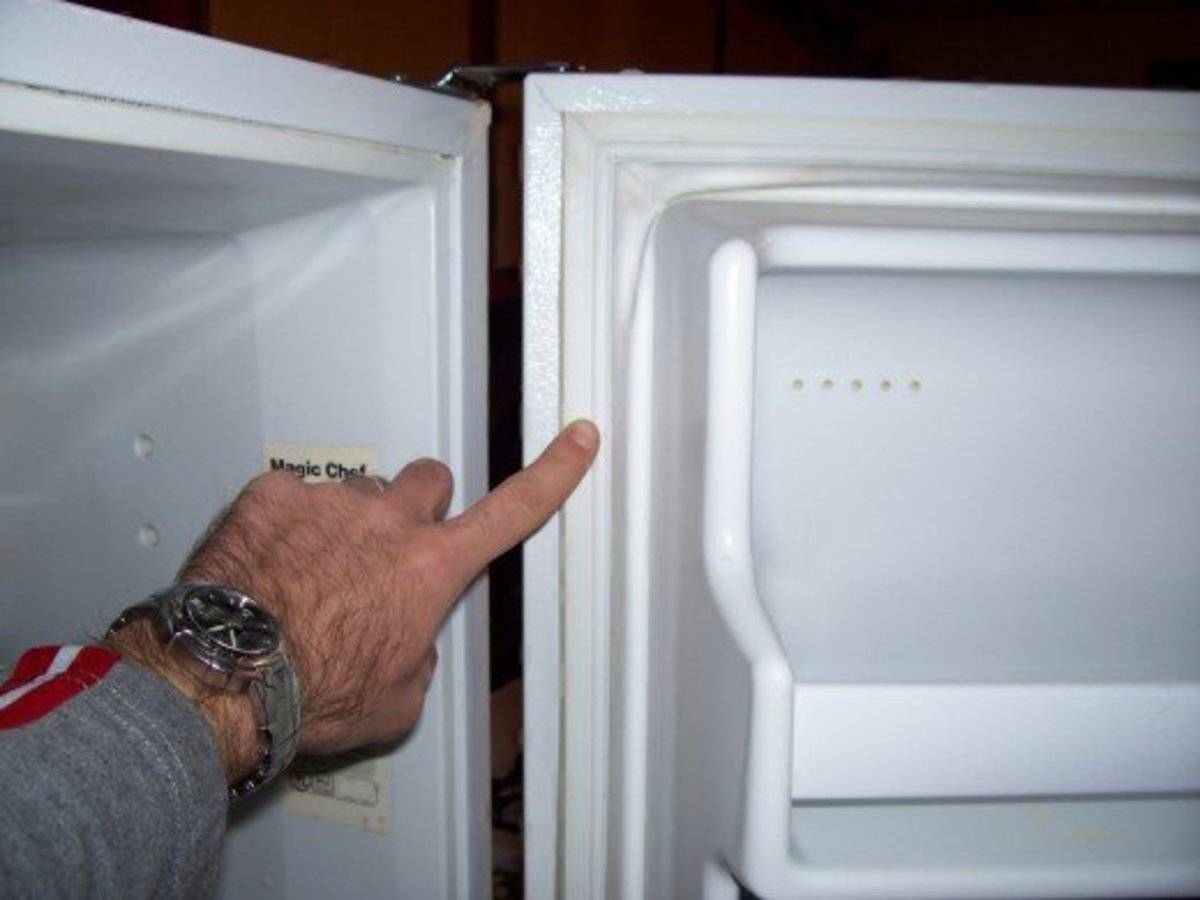 Замена уплотнителя холодильника на дому