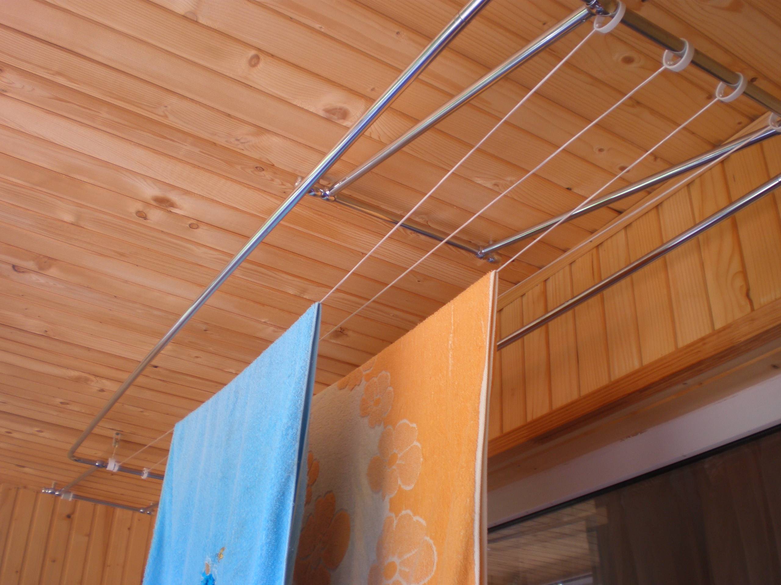 Сушилка для белья потолочная на балкон: виды конструкций, их примущества и недостатки