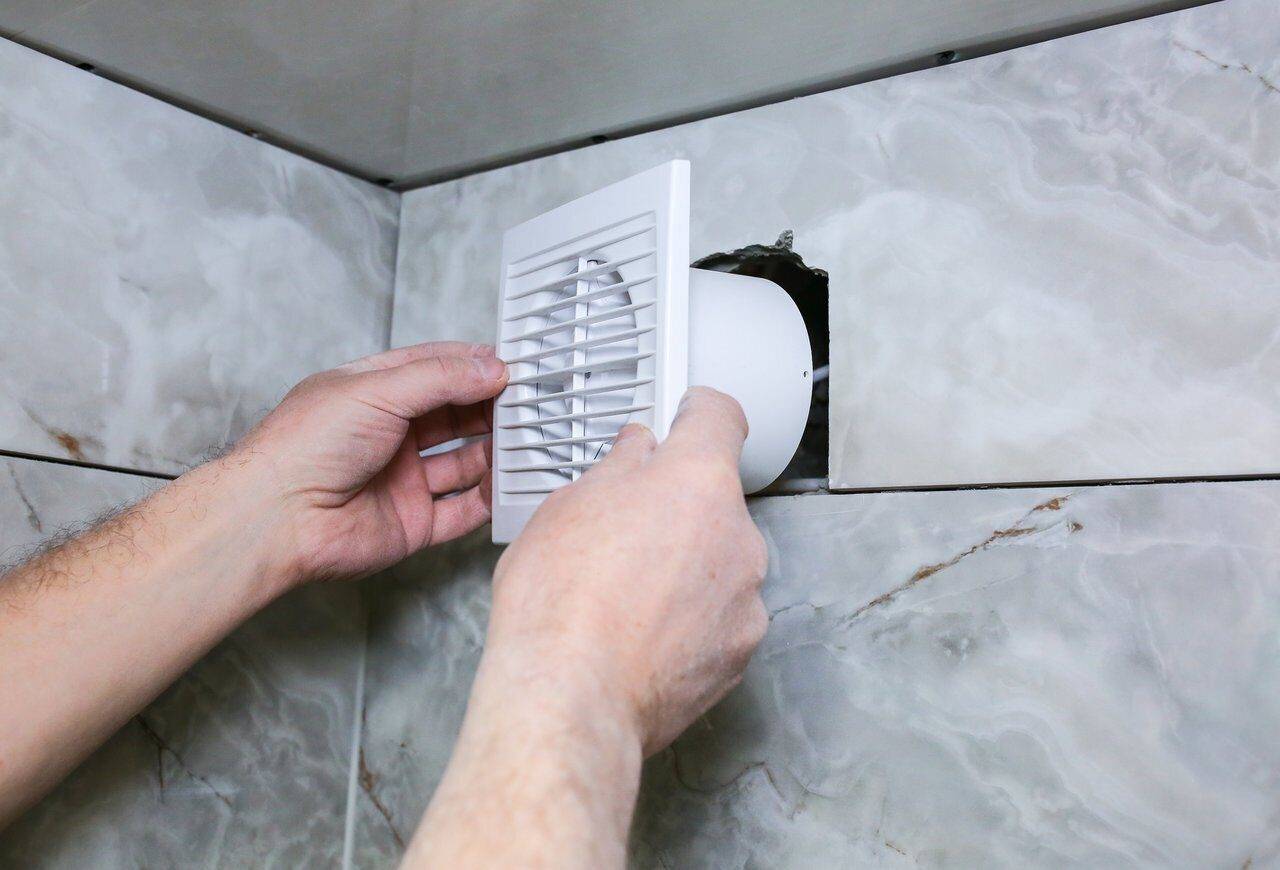 Вытяжной вентилятор в ванную комнату или туалет: особенности, применение, типы, монтаж