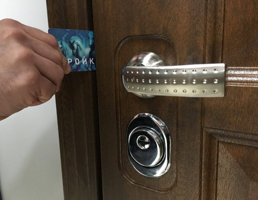Открыть межкомнатную дверь без ключа:  инструкция - легкое дело