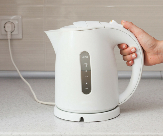Как убрать запах пластмассы из электрического чайника, как выбрать чайник электрический без запаха