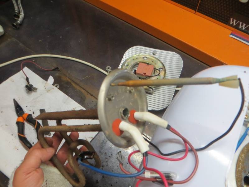 Как сделать ремонт водонагревателя своими руками: доступные для домашнего мастера методы. основные неисправности водонагревателей