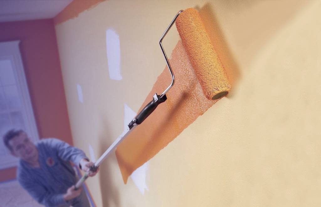 Как красить водоэмульсионной краской стены: инструкция, валиком, без разводов | ремонтсами! | информационный портал