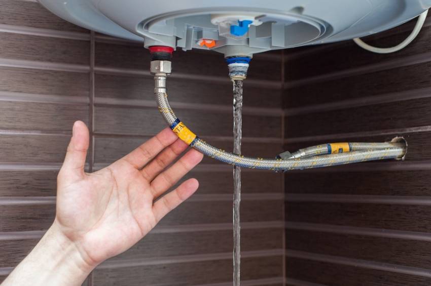Как слить воду из накопительного водонагревателя: 3 простых способа