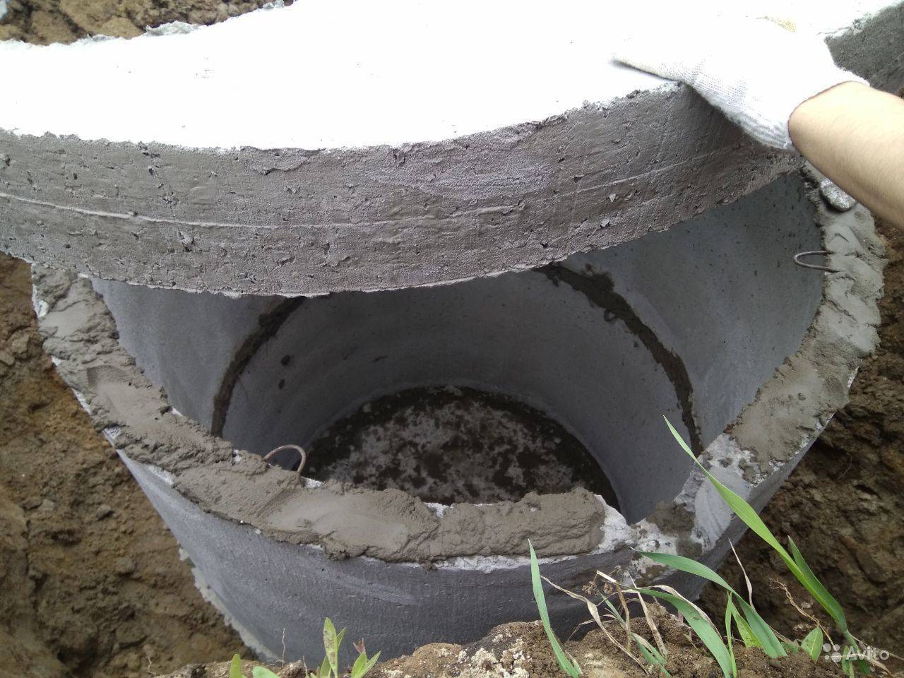 Как самостоятельно установить выгребную яму из бетонных колец
