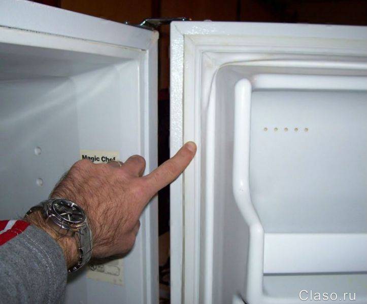 Неплотно закрывается дверь холодильника: причины и починка