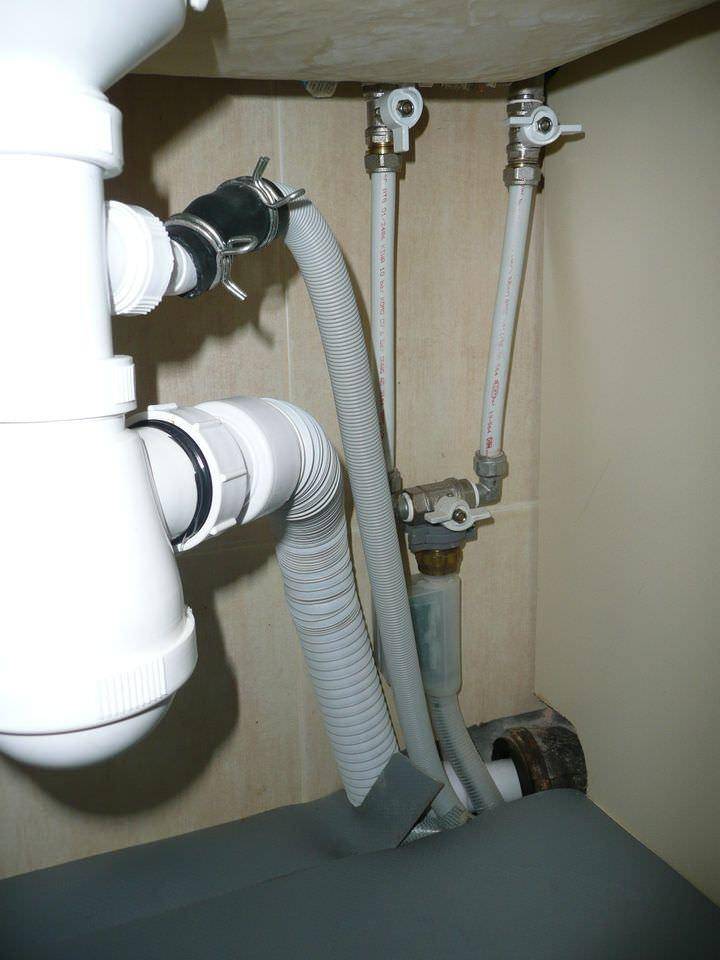 Правильное подключение посудомоечной машины к водопроводу и канализации