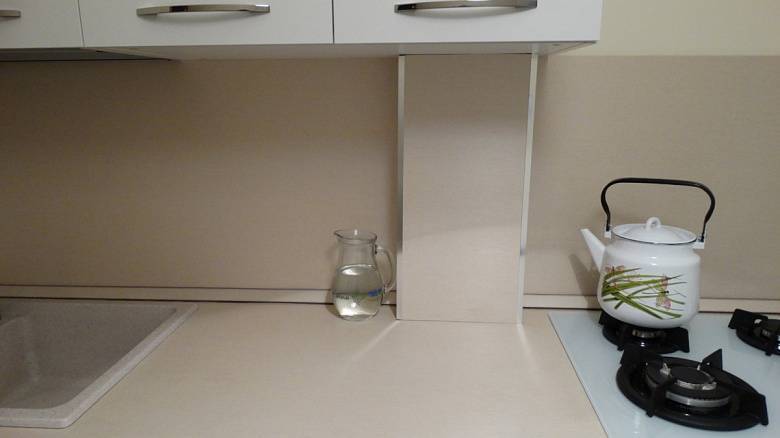 Как спрятать газовую трубу на кухне: разные способы маскировки