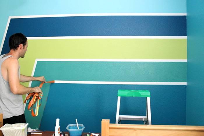 Покраска стен в полоску – выбор цвета и методы окрашивания