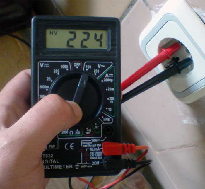 Как проверить напряжение в розетке мультиметром и измерить - точка j