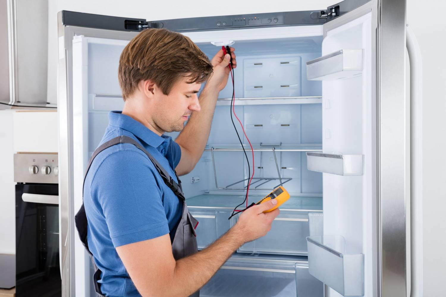 Почему перестал работать холодильник: причины и что делать