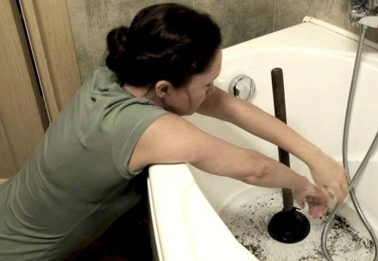 Как устранить засор в ванной – способы решения проблемы