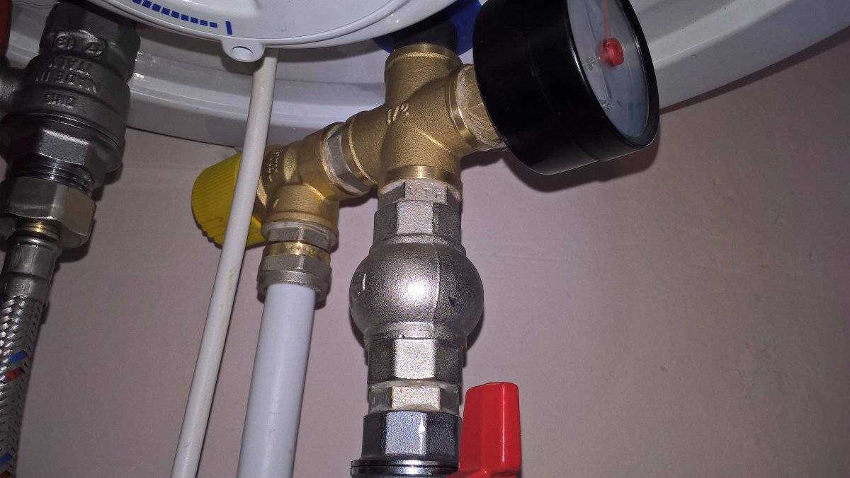 Предохранительный клапан для водонагревателя: зачем нужен, как ставить