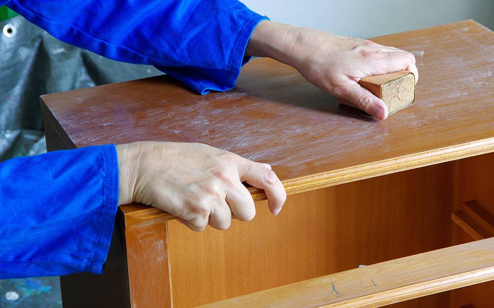 Как перекрасить старую мебель своими руками