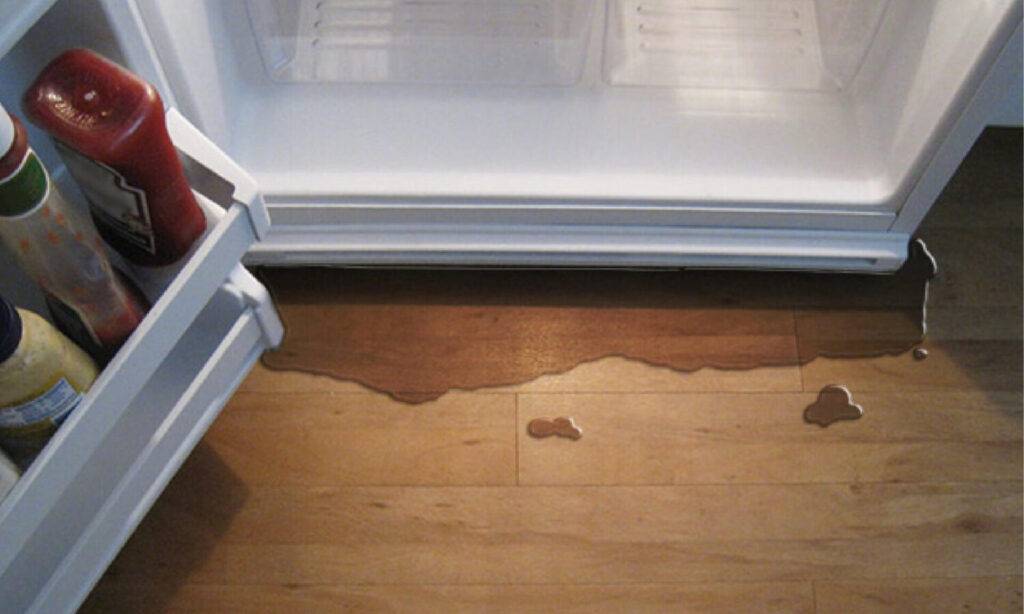 Почему течет холодильник: снизу, причина, вода внутри что делать, ноу фрост, атлант, протекает
