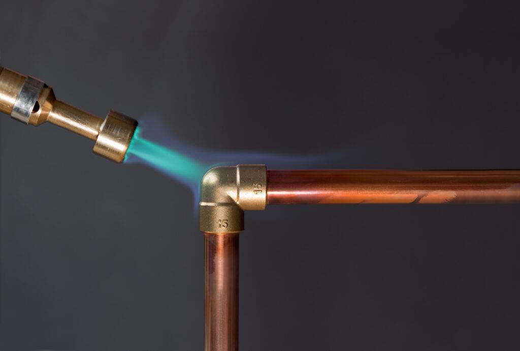 Пайка медных трубок газовой горелкой: полезные советы и этапы самостоятельной пайки