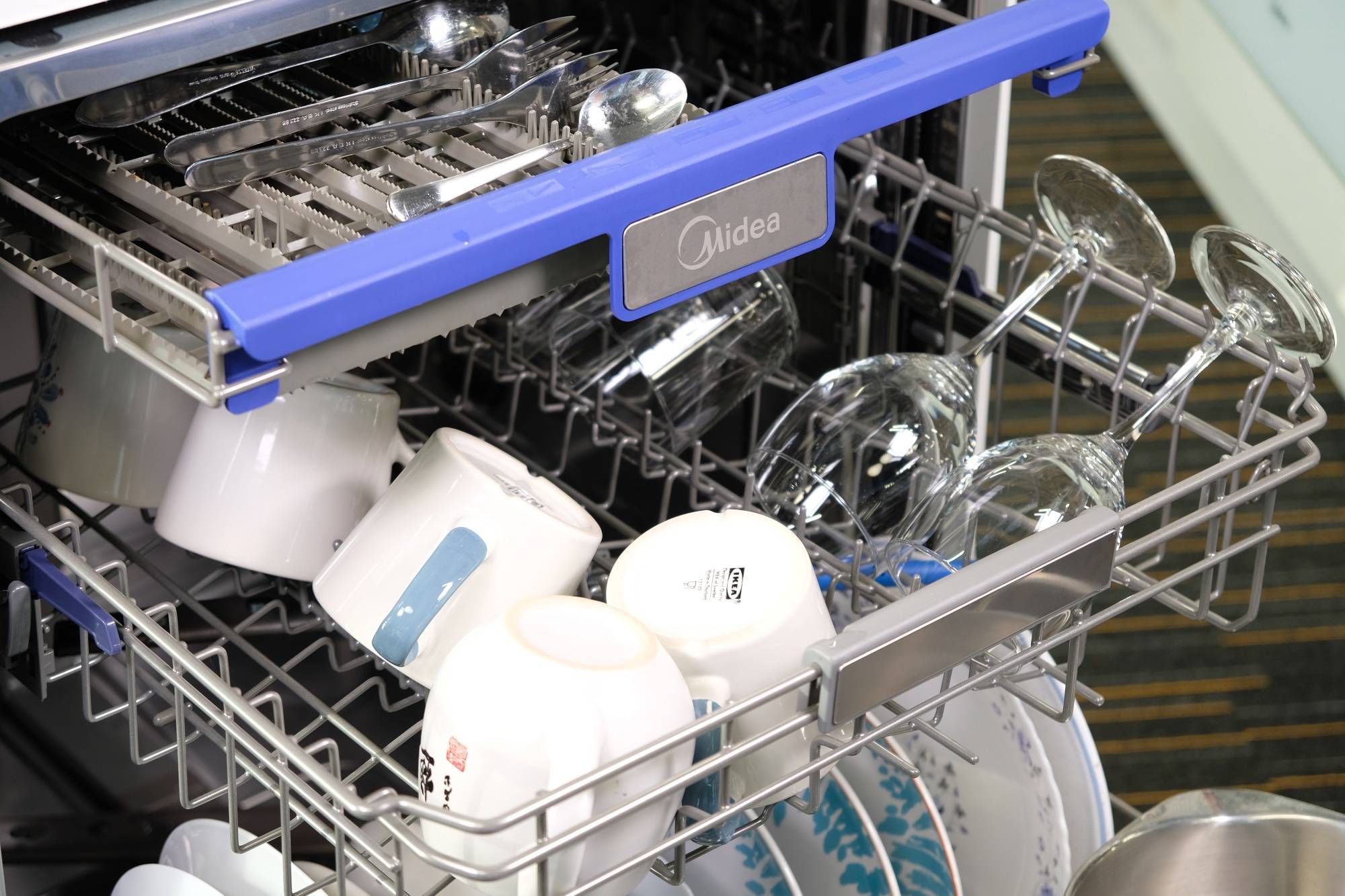 Как загружать посуду в посудомоечную машину правильно: инструкция, советы, рекомендации