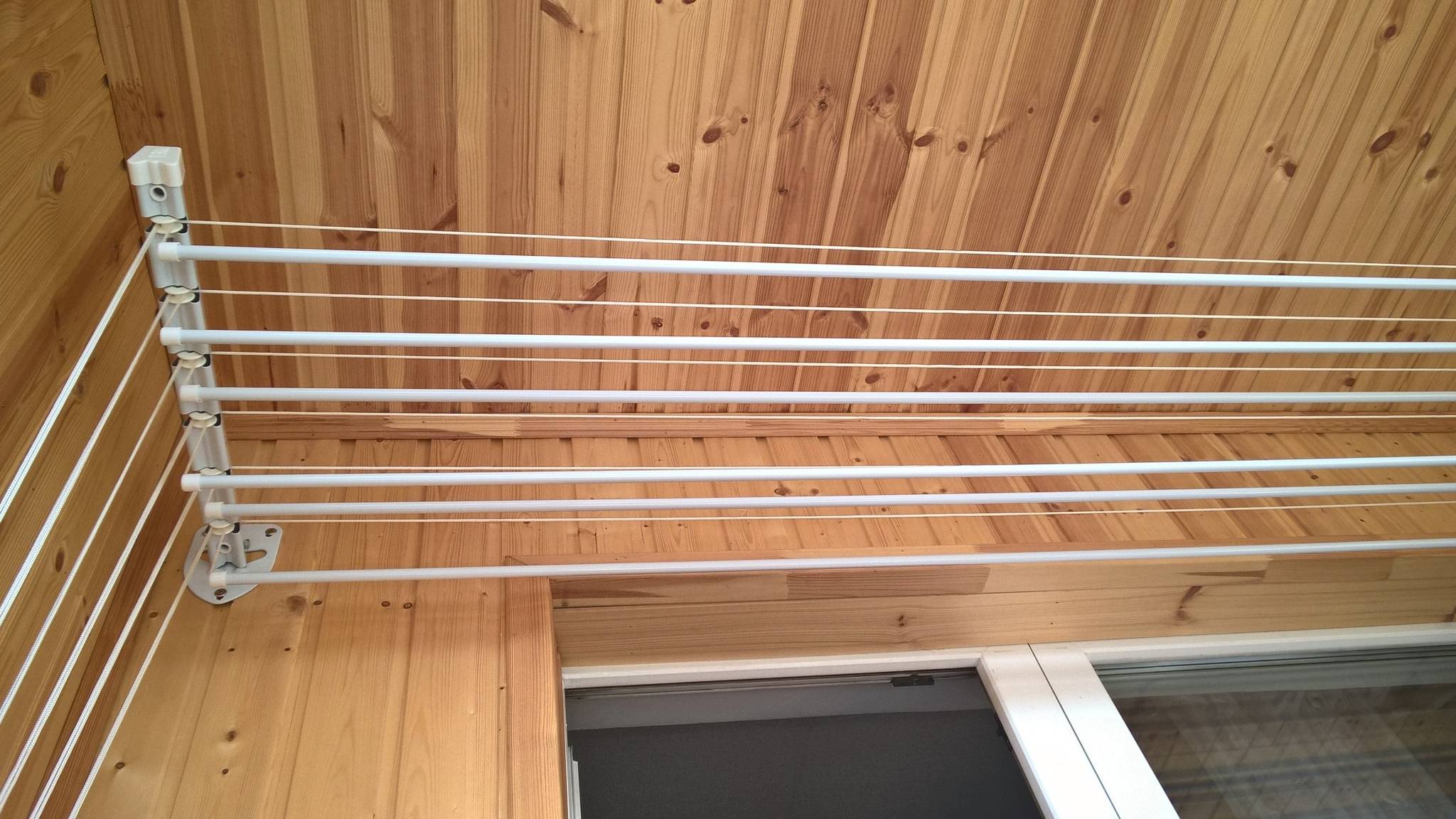 Обзор сушилок для белья на балкон: установка своими руками, раздвижные, лучшие, как повесить, видео