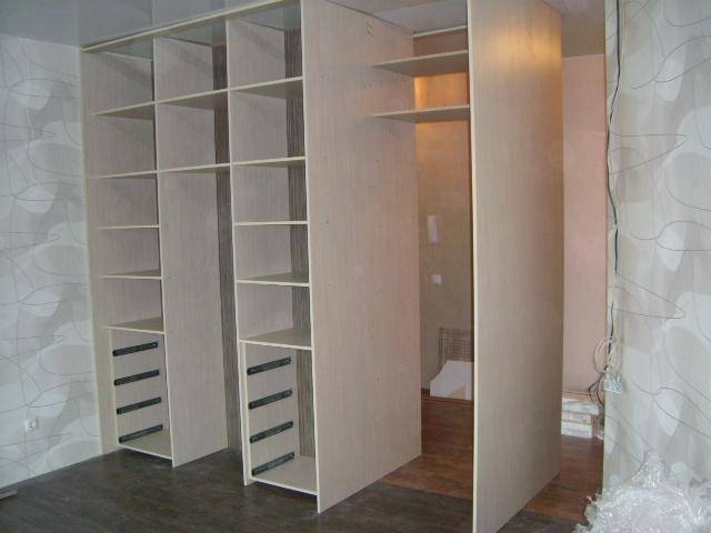 Шкаф перегородка для разделения комнаты: как выбрать и поставить?