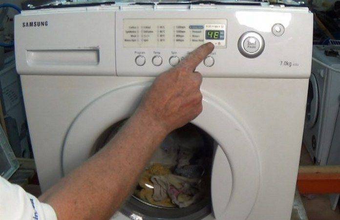 Что делать, если стиральная машина зависла на стирке или отжиме