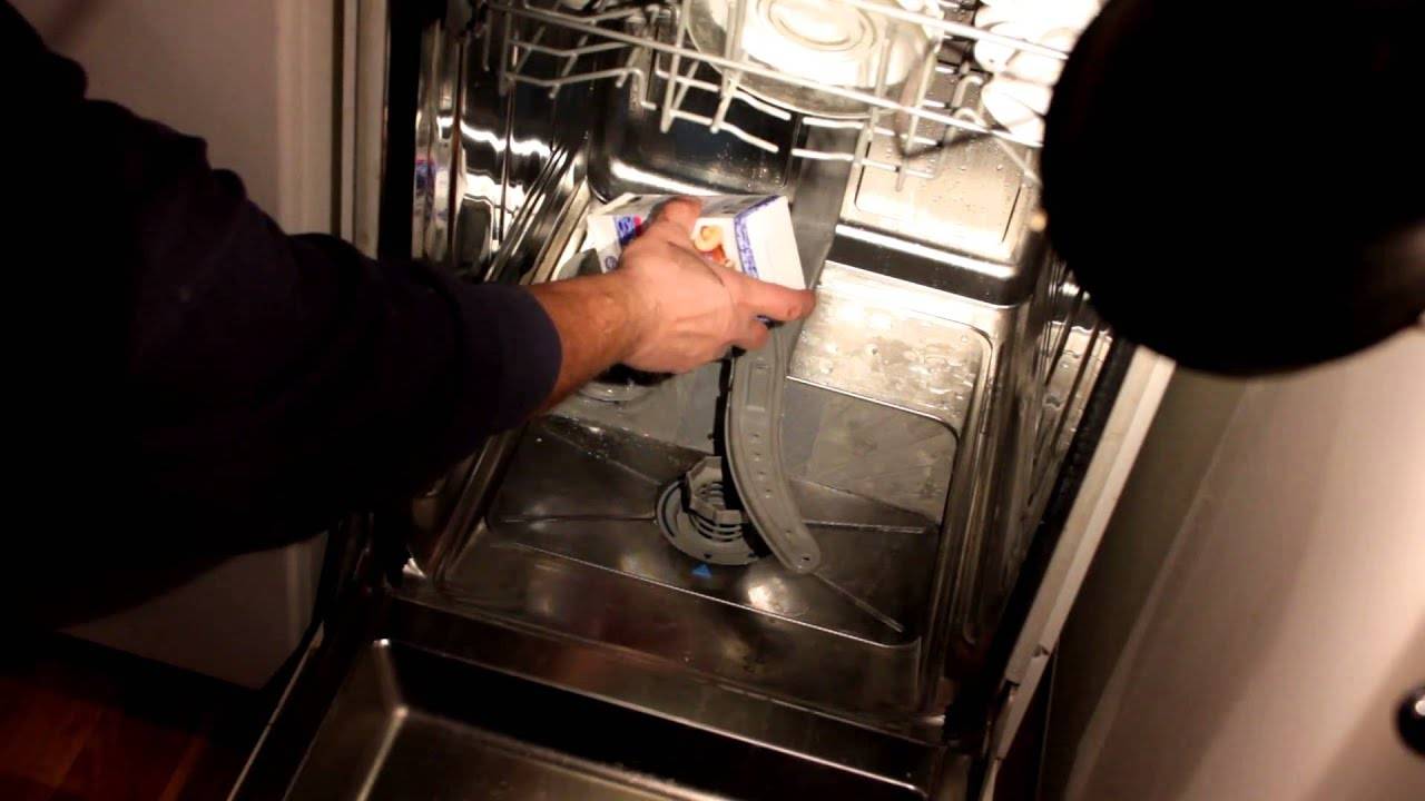 Соль для посудомоечных машин: как заменить специальное средство