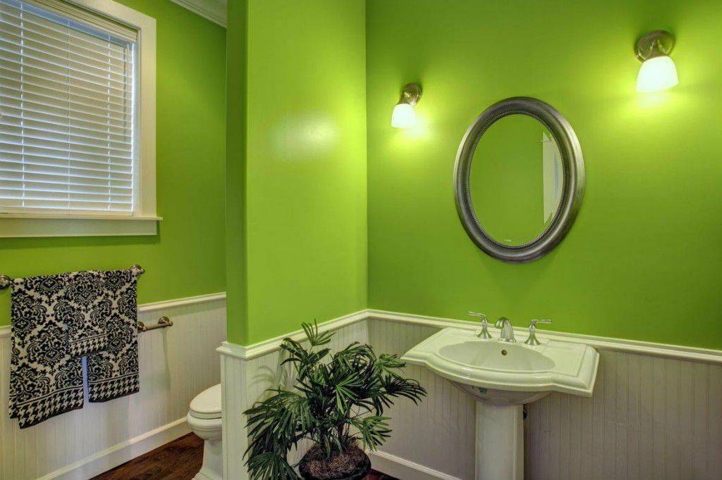 Чем покрасить стены в ванной вместо плитки и как обновить чугунную купель